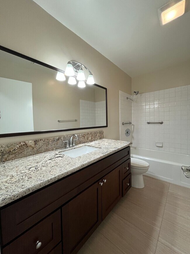 Building Photo - AVAILABLE NOW! 3+2 w/bonus room + applianc...