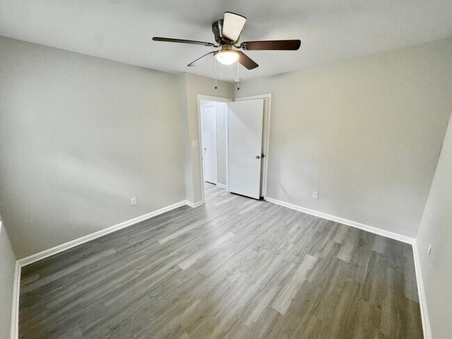Building Photo - 4062 Alpine Ave