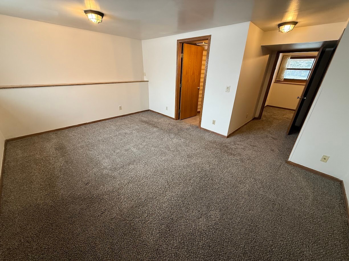 Building Photo - 1102 Smedal Dr