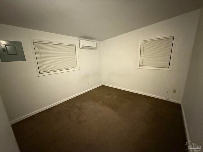 Building Photo - 27 Cloverland Ct