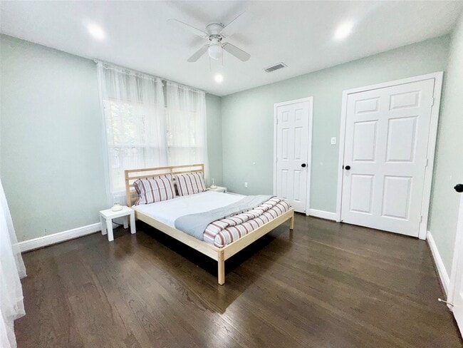 Building Photo - 7135 Cayton St