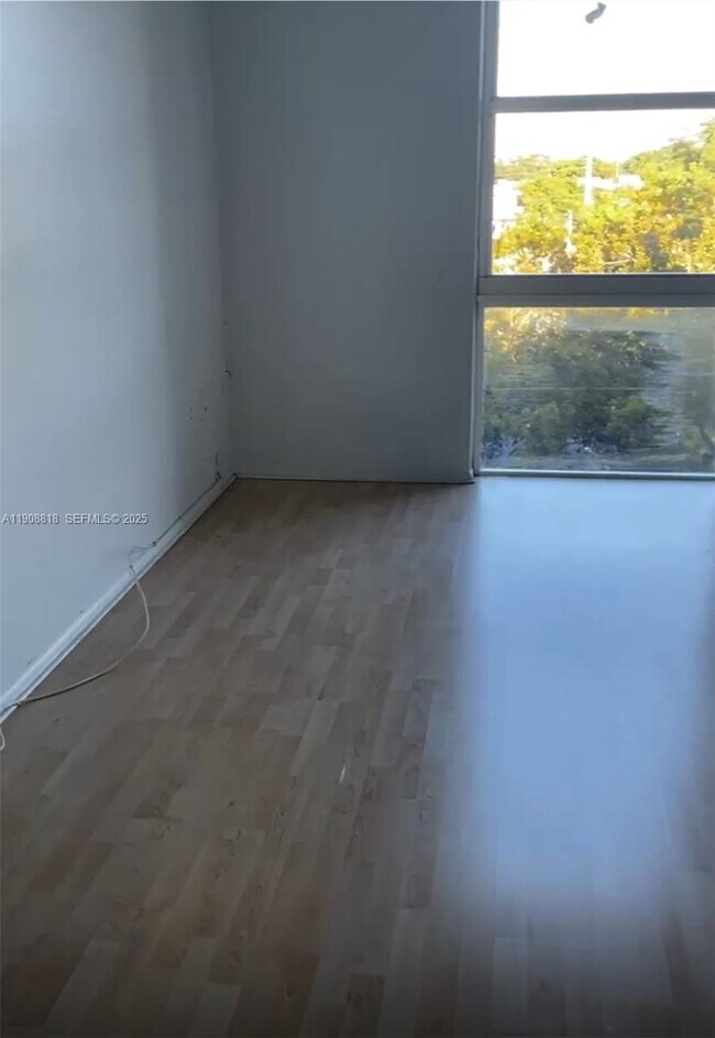 Building Photo - 16851 NE 23rd Ave