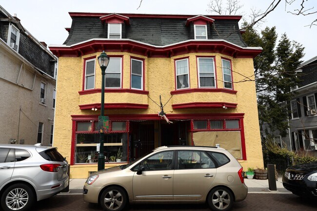 Primary Photo - 53 W Maplewood Mall