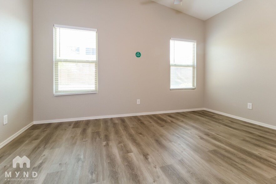 Building Photo - 2745 E Mews Rd