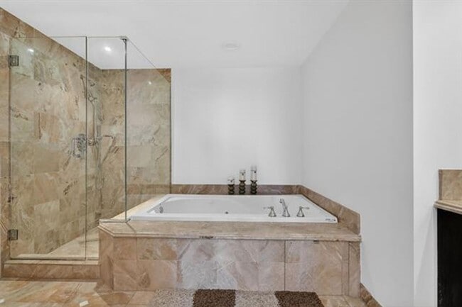 Building Photo - 9595 Collins Ave Ave