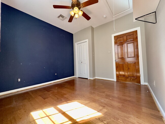 Building Photo - 3517 Louisiana Ave Pkwy
