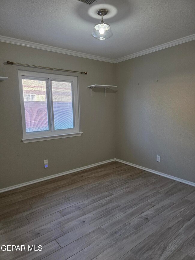 Building Photo - 12105 Royal Woods Dr