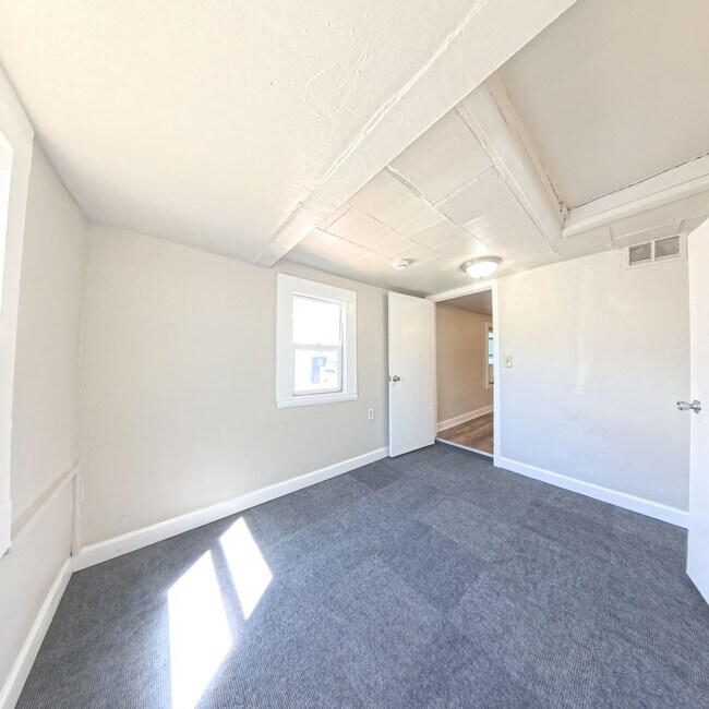 Building Photo - 2938 E Euclid Ave