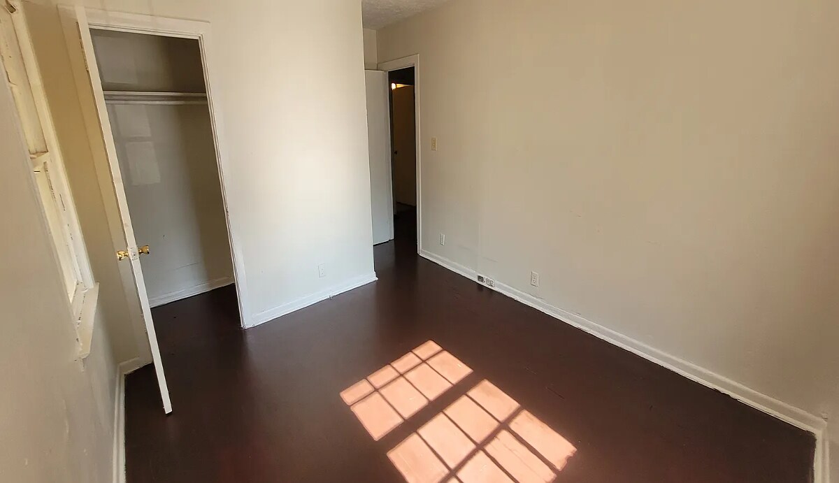 Building Photo - 1687 Beechwood Blvd SW