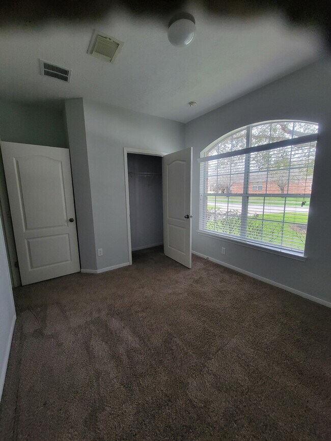 Building Photo - 30311 Saw Oaks Dr