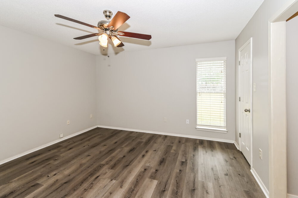 Building Photo - 6314 Oak Run Dr E