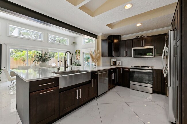 Building Photo - 501 Boating Club Rd