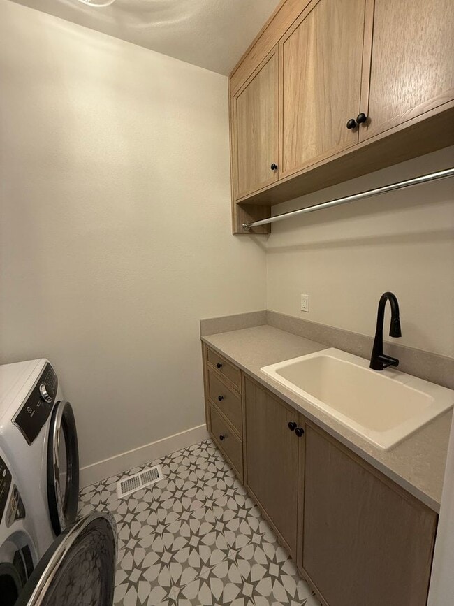 Building Photo - 3Bed/2 Bathroom Beautiful New Construction...