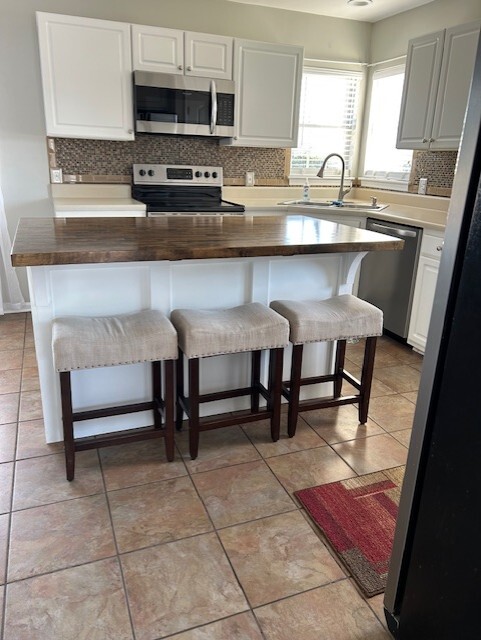 Kitchen Island - 1205 Porter Pl