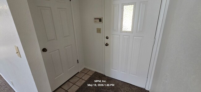 Building Photo - 3 bedroon 2 bath home