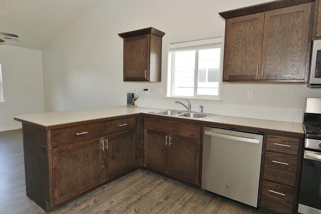 Building Photo - Clean Single-Level Home in Quiet Neighborhood