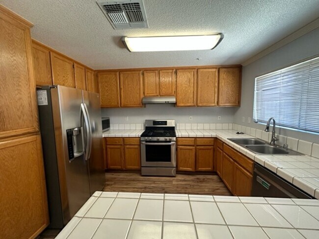 Building Photo - MOVE IN SPECIAL! 4 bed/3 bath with SOLAR