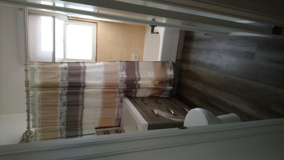 BATHROOM - 738 Hill St