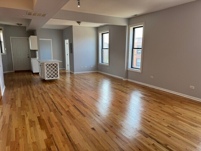 Building Photo - 5900 S King Dr