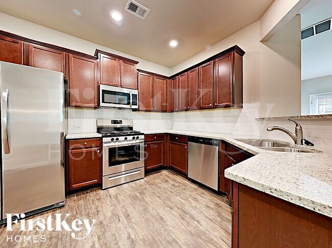 Building Photo - 3204 Baylor Cir