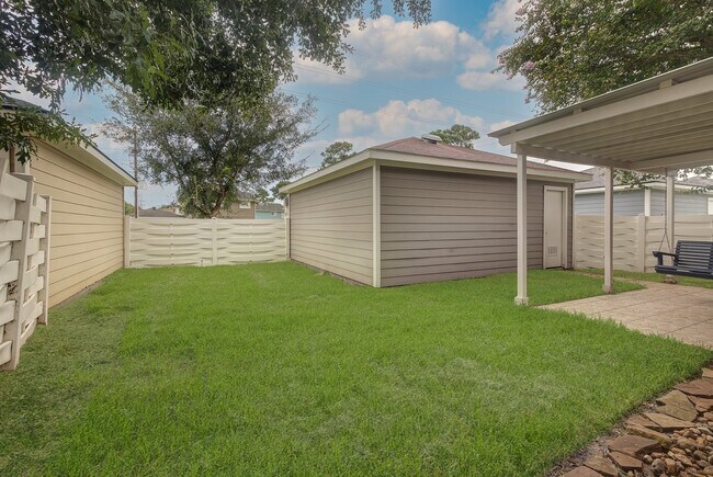 Building Photo - 18730 Atasca Oaks Dr