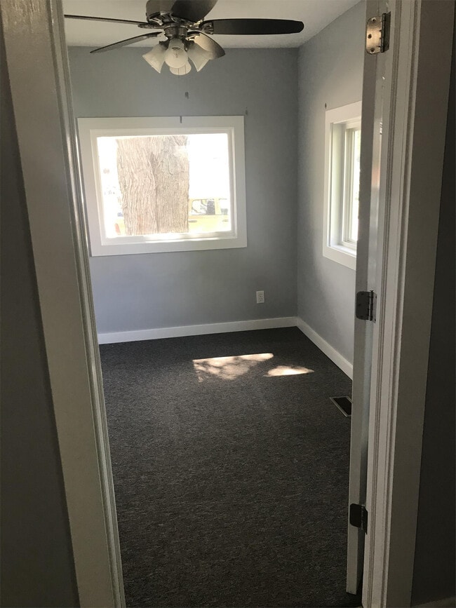 Building Photo - 1122 S 9th St