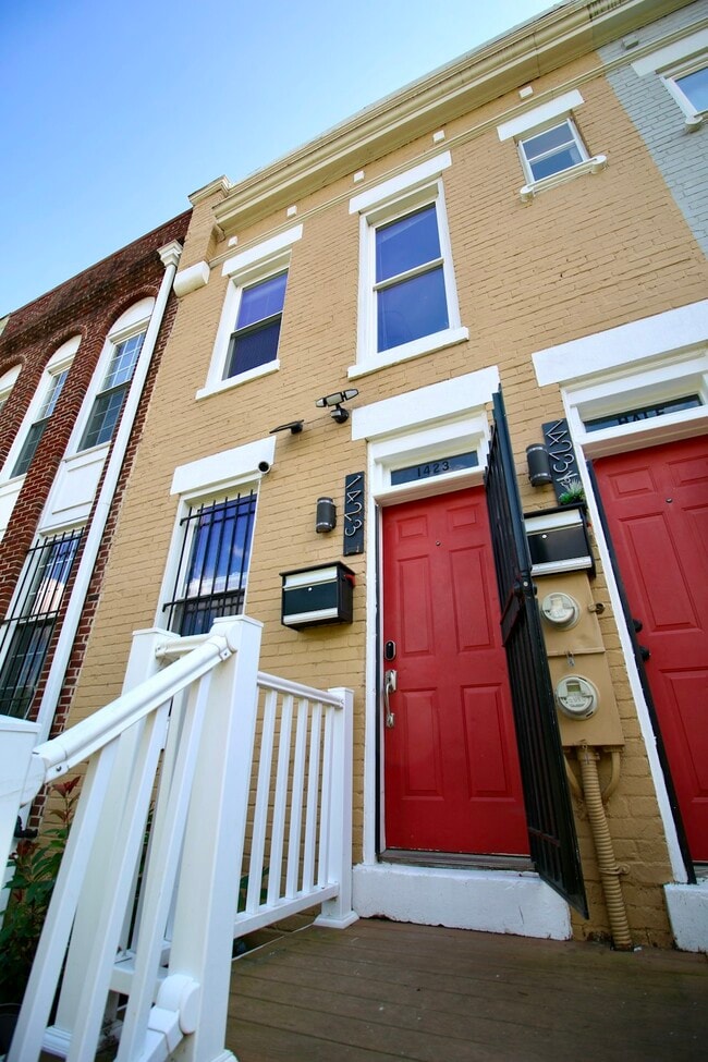 Building Photo - 1423 E Street NE, Unit First Floor