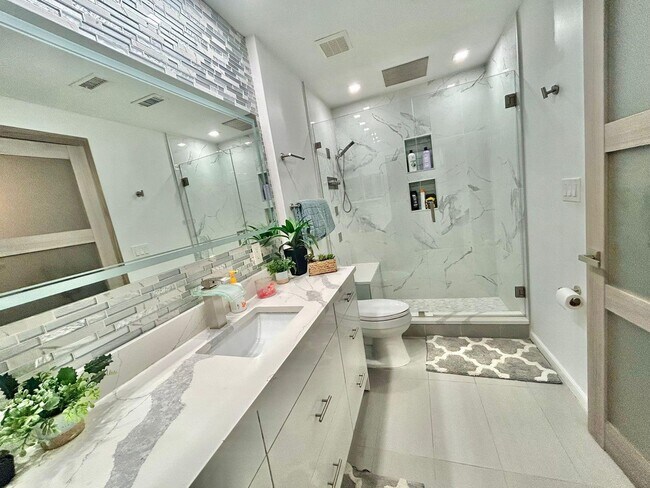 Building Photo - 156 Colly Way