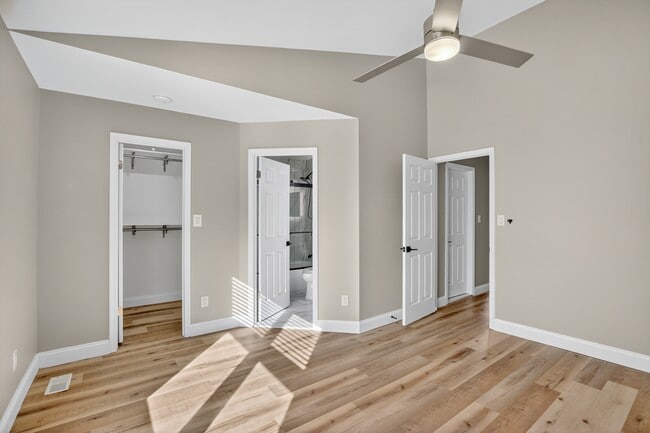 Building Photo - 3459 Howell Ct