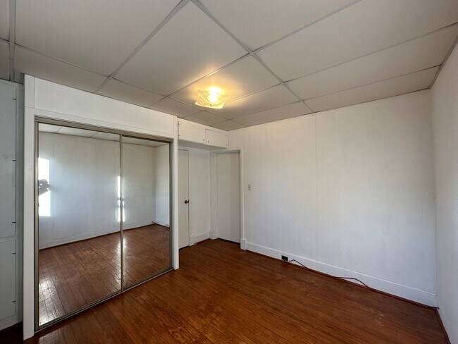 Building Photo - Charming 3 Bedroom/1.5 Bathroom Home in Ha...