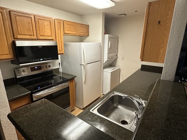 Building Photo - Fabulous Updated and Spacious 2 bd 2 bath Condo in superb area in Concord!