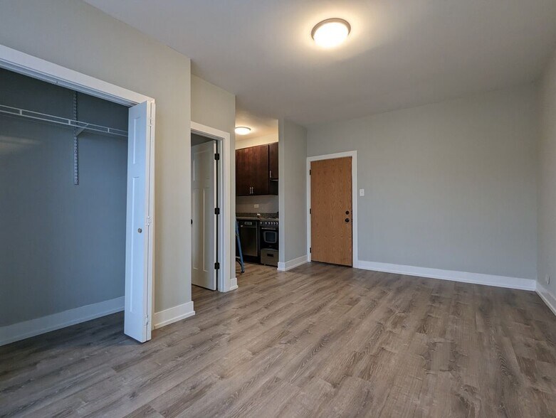 Building Photo - 4851 N Damen Ave