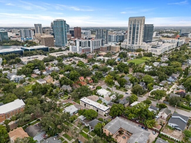 Building Photo - Orlando - 2 Bedroom, 1 Bathroom - $1895.00