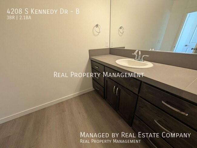 Building Photo - 4208 S Kennedy Dr