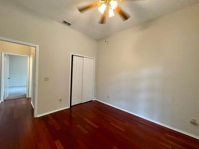 Building Photo - 3 Bedroom 2 Bath Home in Pebble Creek Comm...