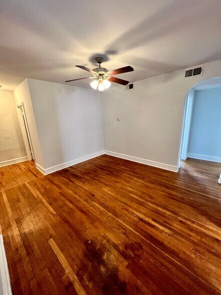 Interior Photo - 1106 West Franklin St