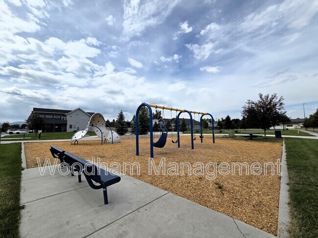 Building Photo - 3026 W Villard St