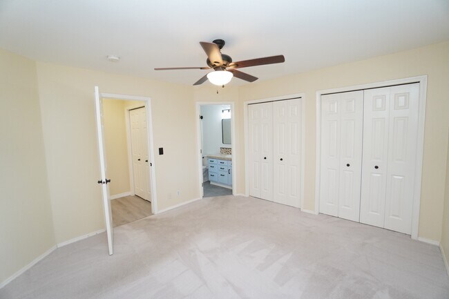 Building Photo - 5903 S Snowdrop Pl
