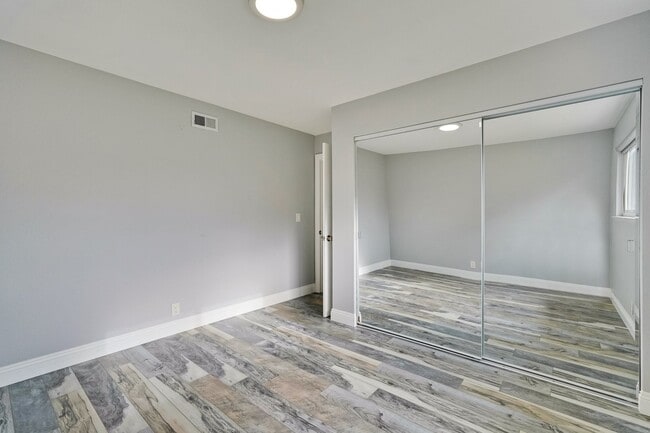 Building Photo - Stunning Single Family Home