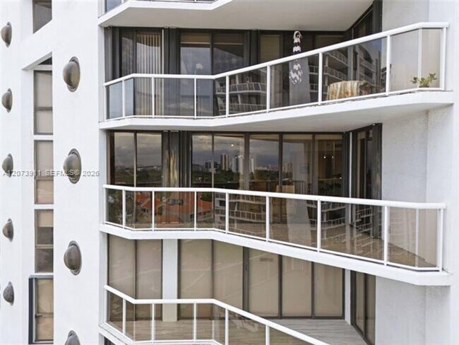 Building Photo - 3610 Yacht Club Dr