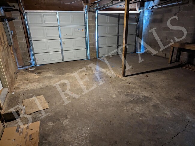 Building Photo - 326 6th St