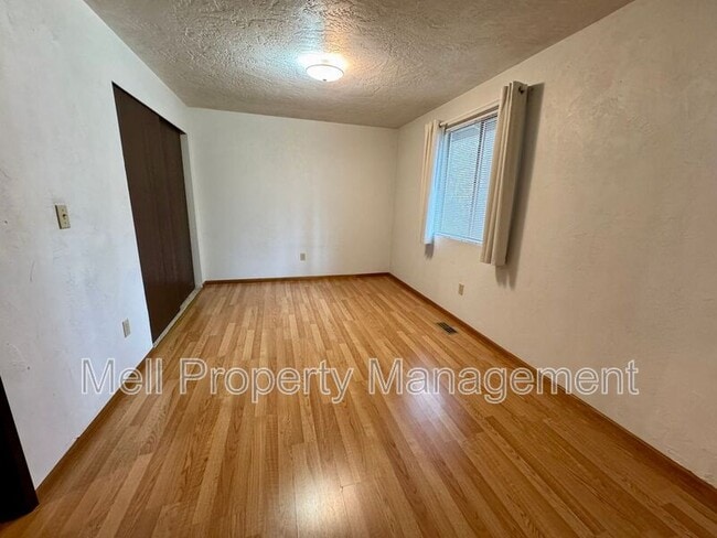 Building Photo - 50 E Vine Maple Ln