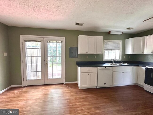 Building Photo - 504 Tudor Dr