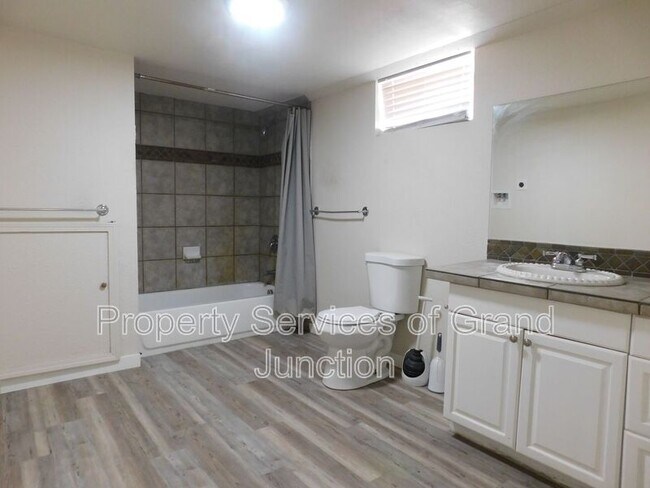 Building Photo - 1340 Orchard Ave