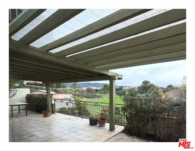 Building Photo - 199 Summit View Dr