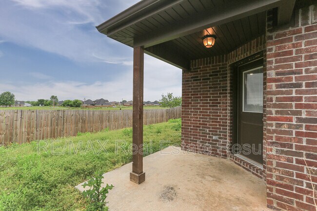 Building Photo - 1503 Purple Finch St