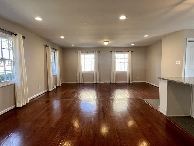 Building Photo - 3633 Densmore Dr