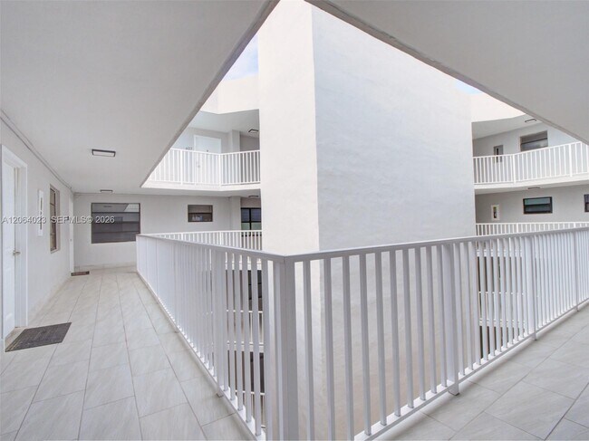 Building Photo - 6725 Harding Ave