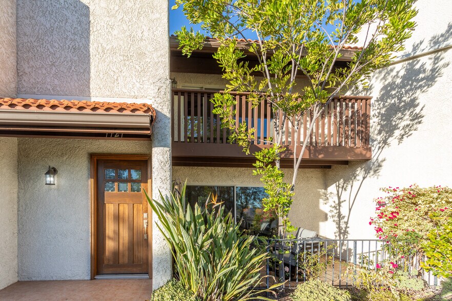 Building Photo - 7727 Via Capri