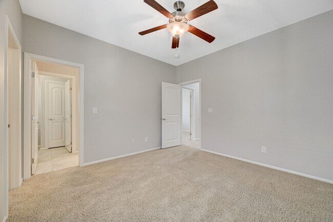 Building Photo - Beautiful DR Horton Home in Centennial Hil...